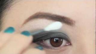 How to use Cotton Swab to Apply Makeup