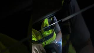 NZ cop illegaly smashes window at checkpoint