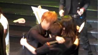 110723 Beast Taiwan FanParty - DongWoon Yoseob Jumping cirle with fan