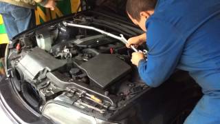 Растяжка передних стаканов JOM на BMW E46 330ci
