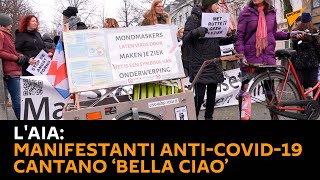 L'Aia: manifestanti anti-COVID-19 cantano ‘Bella Ciao’