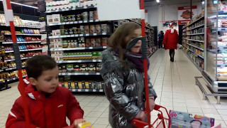 в магазине без взрослых in the store without adults