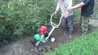 北投大度路旁CY80 tiller 變形小金鋼鬆土教學 teaching the farmer for tilling in uncultured field 中耕機