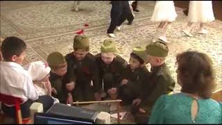 Пробивает до слёз Танец "Конец войне" в детском саду