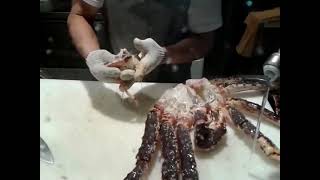2012 11 17肢解鱈場蟹 就是帝王蟹啦!