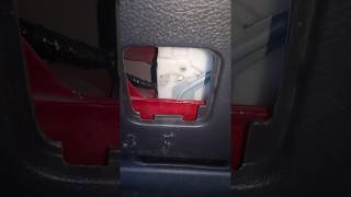 Открытие двери багажника из салона NISSAN TIIDA 1.6 хэтчбек