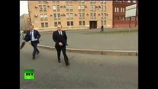 Путин идет на работу