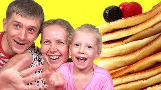 БАШНЯ из БЛИНОВ ЧЕЛЛЕНДЖ Игра кто построит самую высокую блиную башню The Tower of Pancakes Challeng