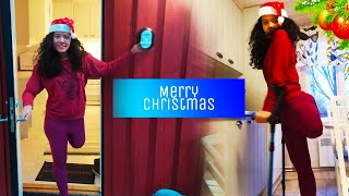 Amputee girl enjoys her Christmas Day |Weihnachtsmann |Amputee woman with crutches
