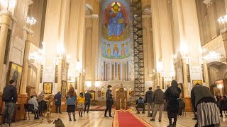 აღდგომა საქართველოს მთავარ ტაძარში - მორწმუნეები სამებაში ღვთისმსახურებას დაესწრნენ