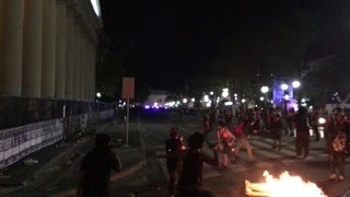 Argentinas chocan con policía tras marcha por Día de la mujer