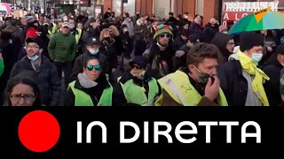 Parigi: proteste contro le restrizioni Covid
