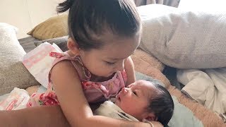 พี่สาวอยากกอดน้องชาย BIG SISTER AND NEWBORN BABY ฝรั่งน้อย2คน #สะใภ้อเมริกา
