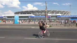 Фанаты прибывают к стадиону перед матчем Япония-Польша
