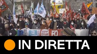 Parigi, proteste anti-COVID-19
