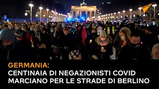 Germania: centinaia di negazionisti Covid marciano per le strade di Berlino
