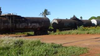 Trem sucateiro da ALL passando por Ipaussu-SP