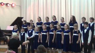 Хор исполняет песню "Всюду музыка живет"