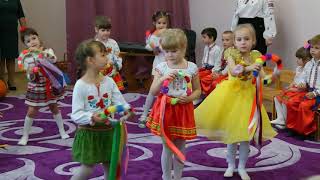 Танец С Веночками