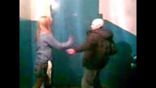 Парень очень слабо ударил девушку