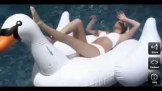 Kate Upton Üstsüz çıplak