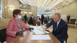 Владимир Путин проголосовал по поправкам к Конституции России