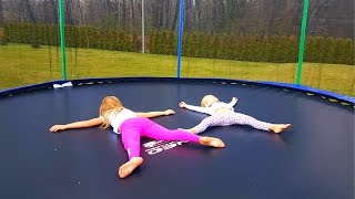 Огромный батут для детей дома или Дети прыгают на Батуте for kids