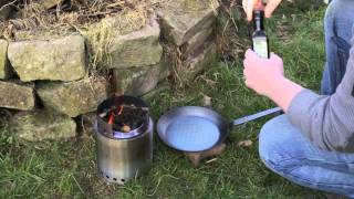 Eisenpfanne richtig einbrennen am offenen Feuer: Solo Stove Campfire