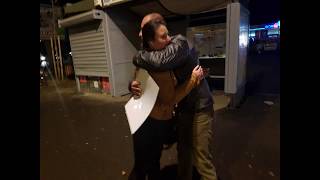 BINO  VIVA L'AMORE | FREE HUGS CHAMPAIGN | OFER IMBRATISARI GRATUITE |