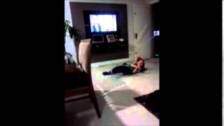7 years old girl (on high heels) listening to HAIM for the first time
