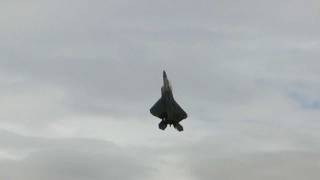 F22 RAPTOR UNBELIEVABLE TAKE OFF FAIRFORD 2010