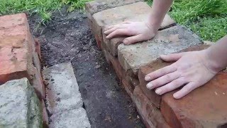 Как Сделать Простой Мангал Своими Руками из Кирпича ? Для Дачи, Шашлыка, Коптильни