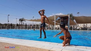 ?  Веселимся в бассейне на мертвом море и учимся плавать ...?