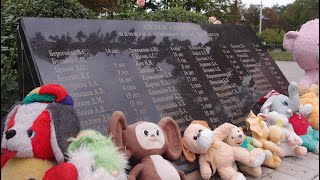 Почему Зеленский гонит русских из Украины и с Донбасса?