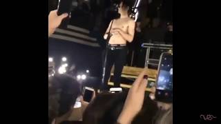 Хейтеры кинули зажигалку в Face на концерте