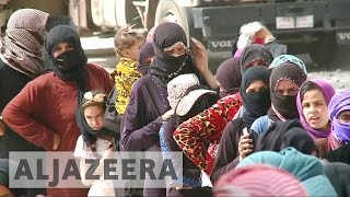 Syria's war: Thousands flee Raqqa as SDF close in on ISIL