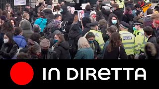 Londra: proteste per l'omicidio di Sarah Everard