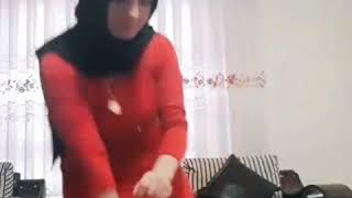 Türbanlı bayan göbek dansı...