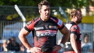 Jamie Cudmore met une grosse piche à un gonze, LA BAGARRE
