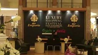Luxury Shopping Mall & Fancy Restaurant in New Delhi, India
