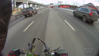 Едем в пробке. Уступают даже ЕКХ :)