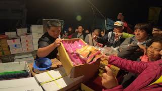 1211-5太擠太多人 客人吵架了 老闆又要送東西當和事佬了 嘉義趙又廷海鮮拍賣星期三彰化溪湖夜市24