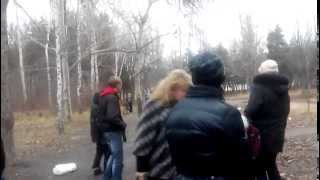 Драка за гуманитарку Рината Ахметова в г. Красногоровка. Девочки волонтёры разнимали  мужчин