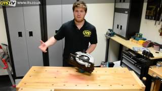 Демонстрация на Ръчен циркуляр Makita 5704RK 7"