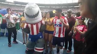 Teófilo Gutiérrez bailando en el estadio Metropolitano