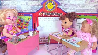 Poupons Baby Alive Corolle Ecole Salle de Classe Histoires Poupées