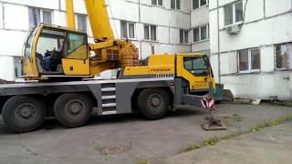 Подъем груза при помощи крана Liebherr