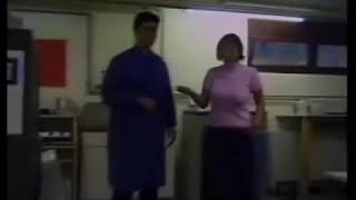 Şahin K Sekreter Jale Patrona Gösteriyor.
