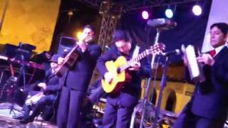 Wilson Carpio acompañando a los Hnos. Peña el pasacalle Chola Cuencana ,,..