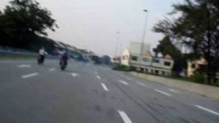bila dah lewat nak p keja. kriss aku kuda yg laju..